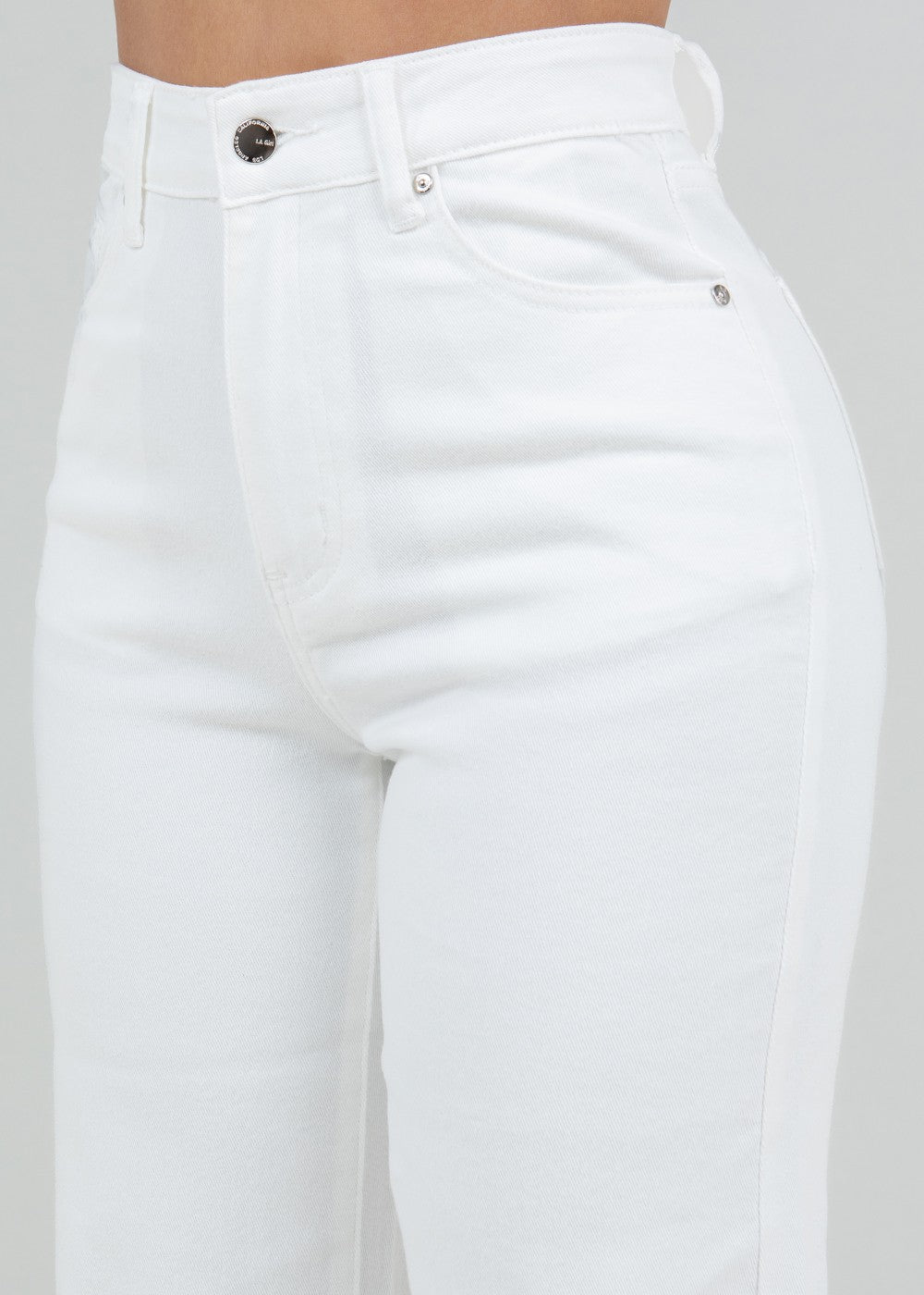 White denim wide leg 5 pocket style zipper fly jeans.