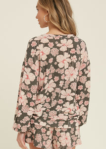Floral print crew neck top. French terry knit top features an all over floral print, long balloon sleeves, crewneck and relaxed fit.
