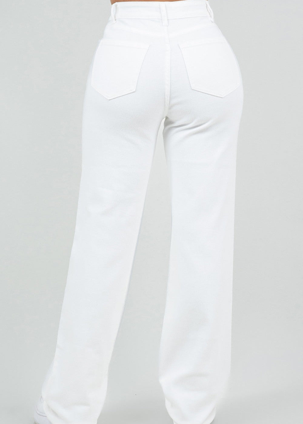 White denim wide leg 5 pocket style zipper fly jeans.