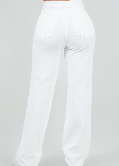White denim wide leg 5 pocket style zipper fly jeans.
