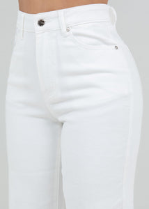 White denim wide leg 5 pocket style zipper fly jeans.