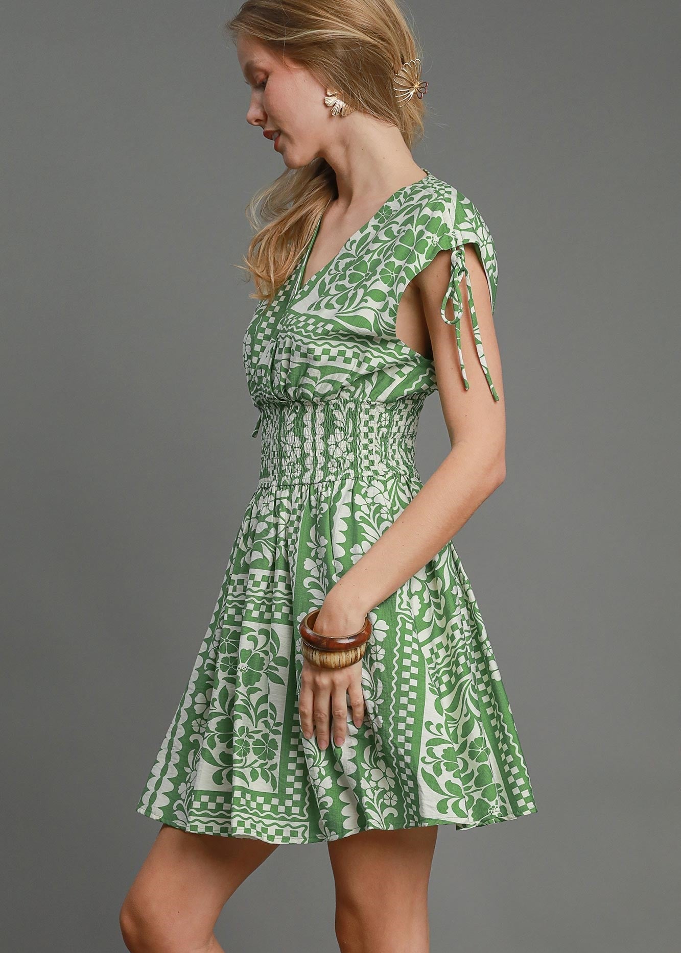 Green flower print short dress.