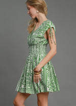 Load image into Gallery viewer, Green flower print short dress.
