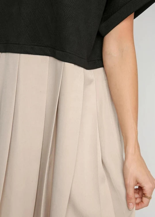 Black and oatmeal round neck knit skirt dress.Jacquard. Pleated skirt. Side pockets.