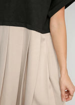 Load image into Gallery viewer, Black and oatmeal round neck knit skirt dress.Jacquard. Pleated skirt. Side pockets.
