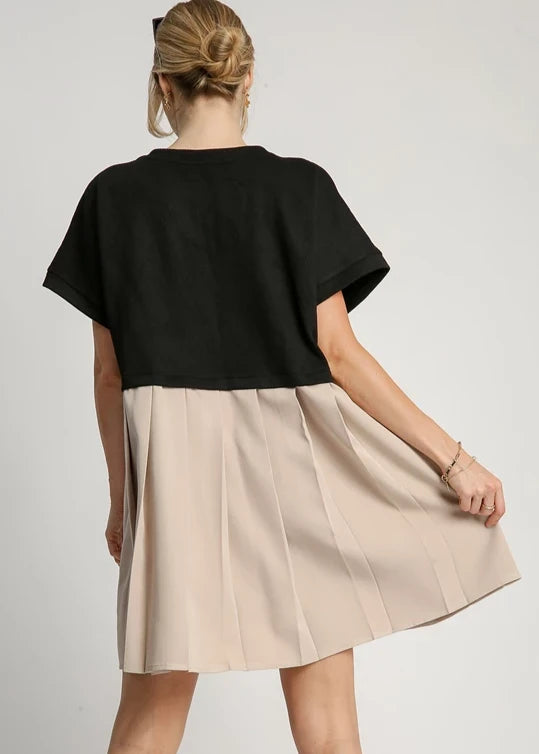Black and oatmeal round neck knit skirt dress.Jacquard. Pleated skirt. Side pockets.
