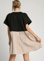 Load image into Gallery viewer, Black and oatmeal round neck knit skirt dress.Jacquard. Pleated skirt. Side pockets.

