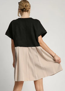 Black and oatmeal round neck knit skirt dress.Jacquard. Pleated skirt. Side pockets.