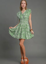 Load image into Gallery viewer, Green flower print short dress.
