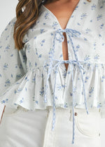 Load image into Gallery viewer, Puff short sleeve ditzy floral printed front bow tie crop peplum top.
