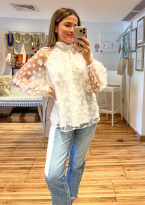 White flower embroidery lace top with long sleeve and lining.
